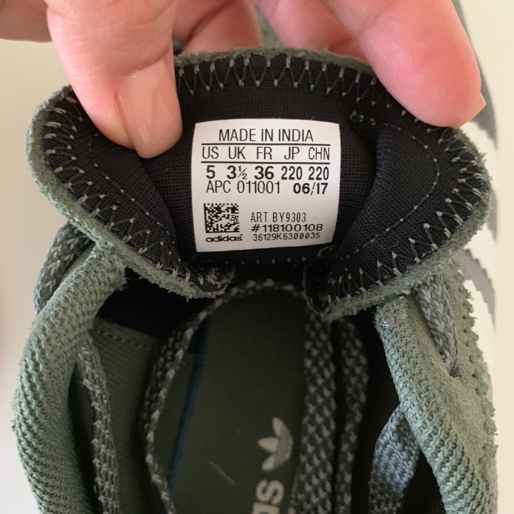 Adidas - Picture 3 of 6